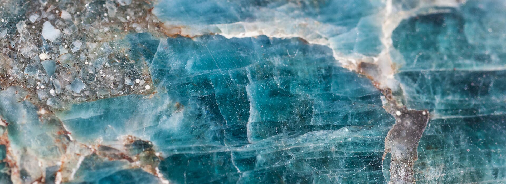 Blue Apatite Jewelry: Bracelets & Healing Crystals - AWNL