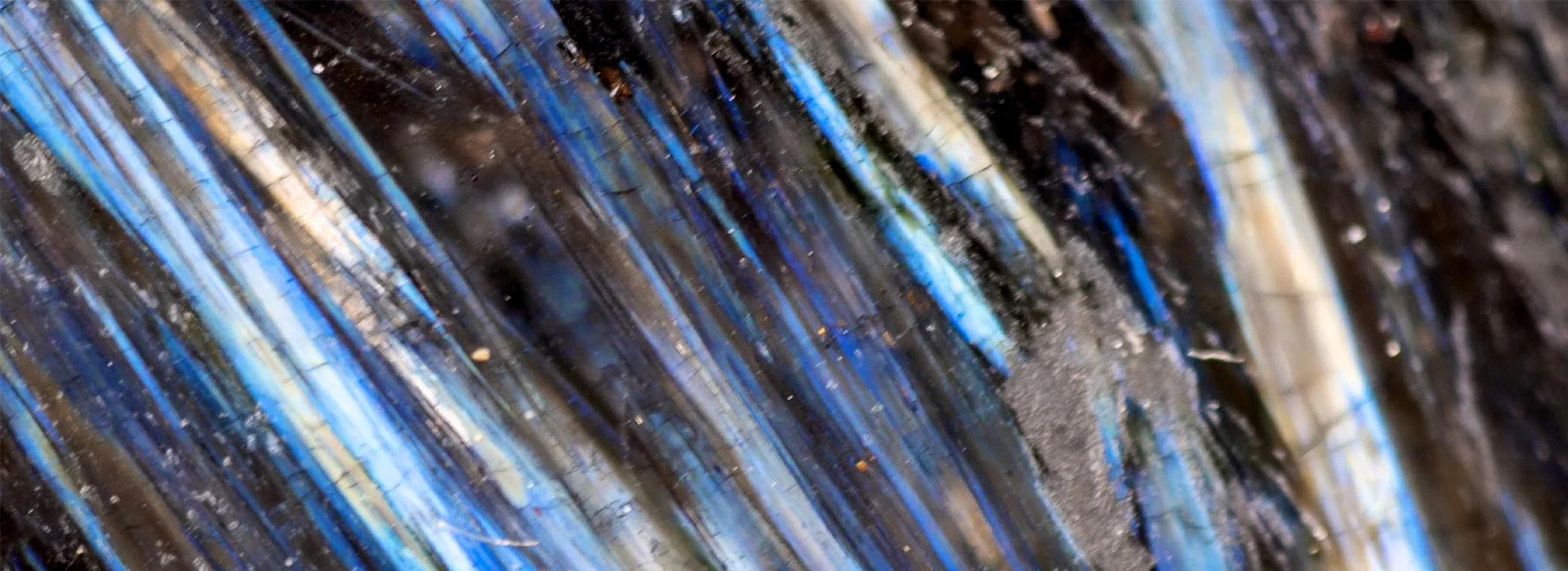 Nuummite