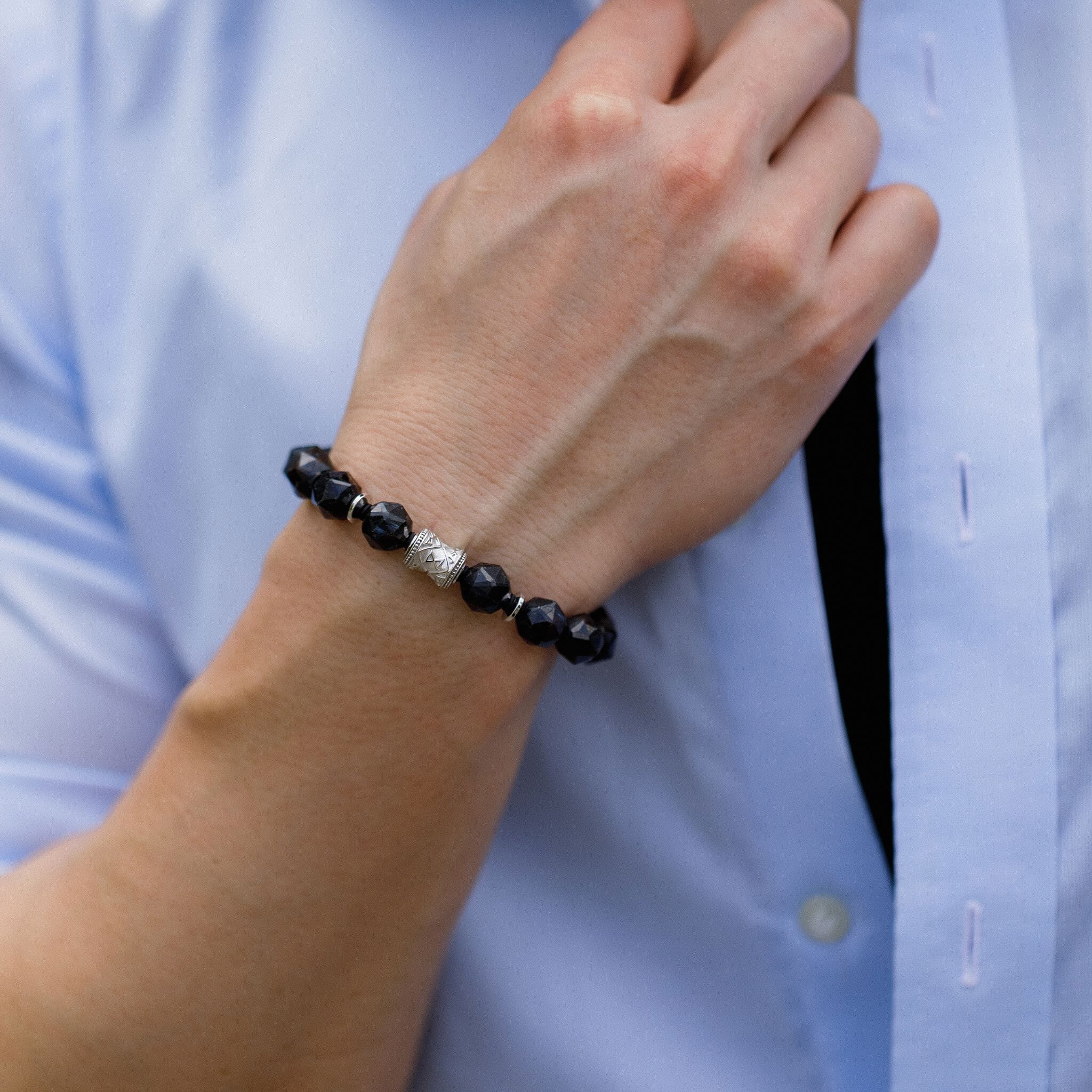 Flex-Lock Manifest Rune Bracelet Nuummite Bracelets AWNL