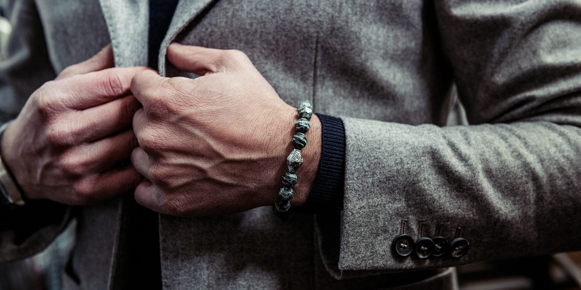 Effortless Bracelet Styling: Simplify Your Daily Elegance